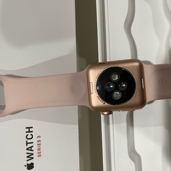 Rose Gold Apple Watch Series 3 38 MM with original band & leather band included - Picture 3 of 6